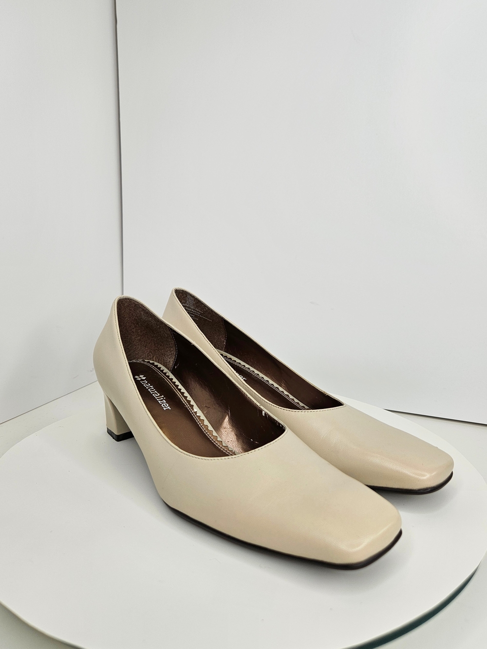 Naturalizer Cream Low Block Heel Pumps Size 6